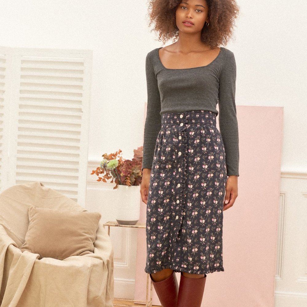 ✨ Rouje Floral Midi Valerie Skirt in Off Black with Pink Flowers XS/S